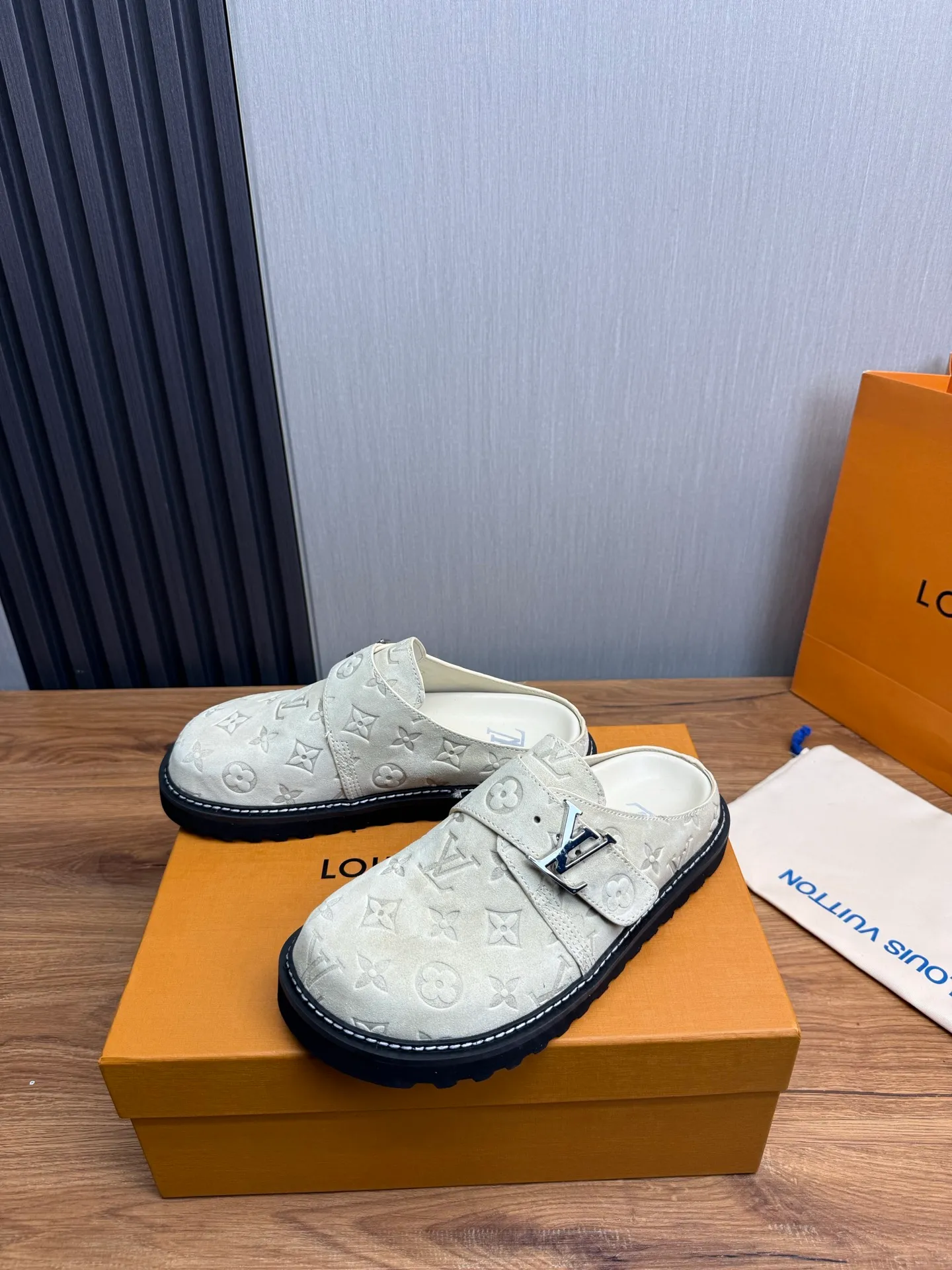 Men's men's shoes 460💰 Lv. Popular couple slippers hot sale🩷💚 🩴Official website one to one production 35-45 sizes 45 46 🉑️Customized!